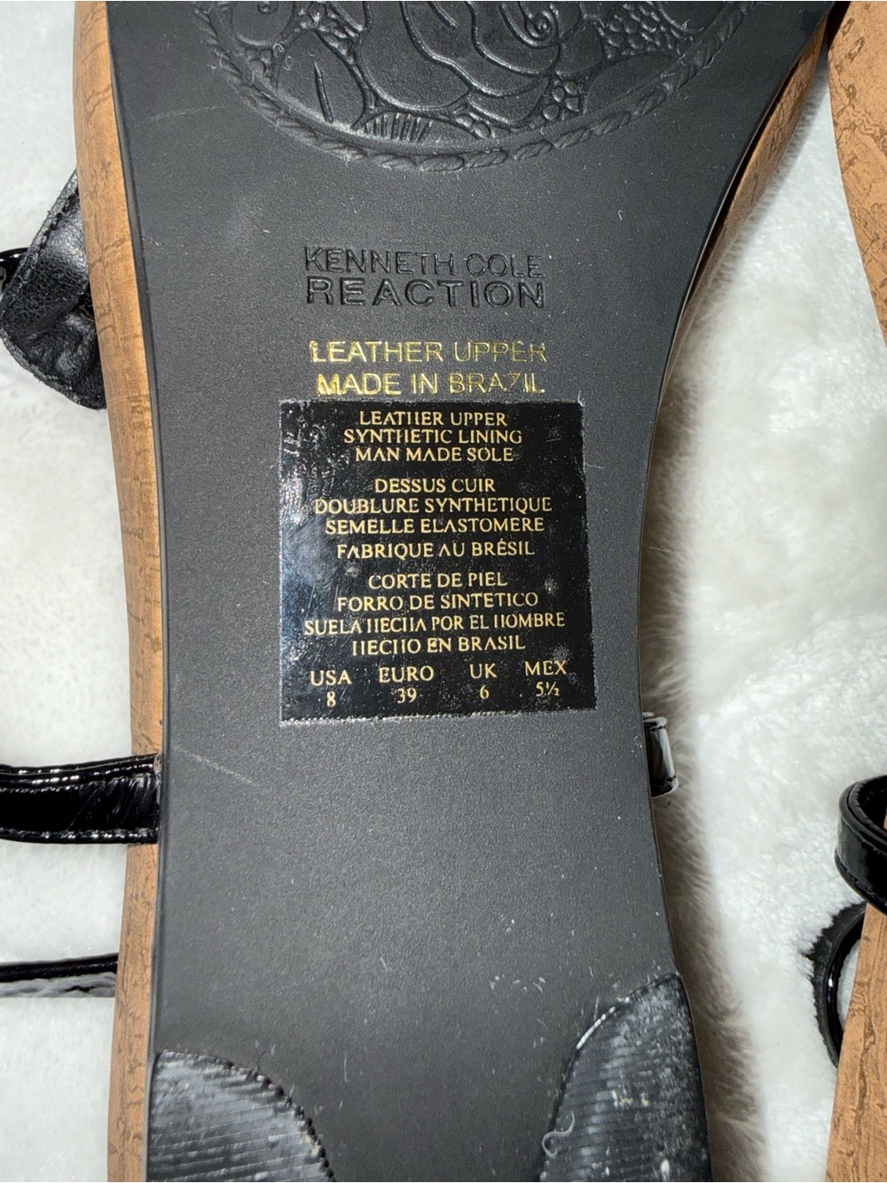 Kenneth Cole Black Patent T-Strap Toe-Post Sandals - Picture 5 of 7